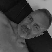 Xserxes - мужчина, 106 лет, Blackpool