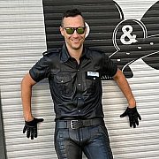 Leatherglv