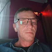 Tomaszw15 - mężczyzna, 28 lat, Wieleń