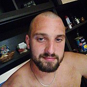 Nvgghjj - muž, 26 let, Czempiń