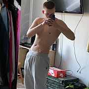 Dominik420ez - mężczyzna, 19 lat, Legnica