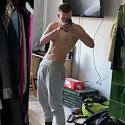 Dominik420ez - mężczyzna, 19 lat, Kraków
