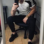 FacetDyskretnyKonkretny