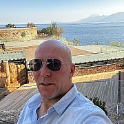 JohnDoe2025 - mężczyzna, 44 lat, Manchester