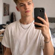 Igorqwe - mężczyzna, 20 lat, Warszawa